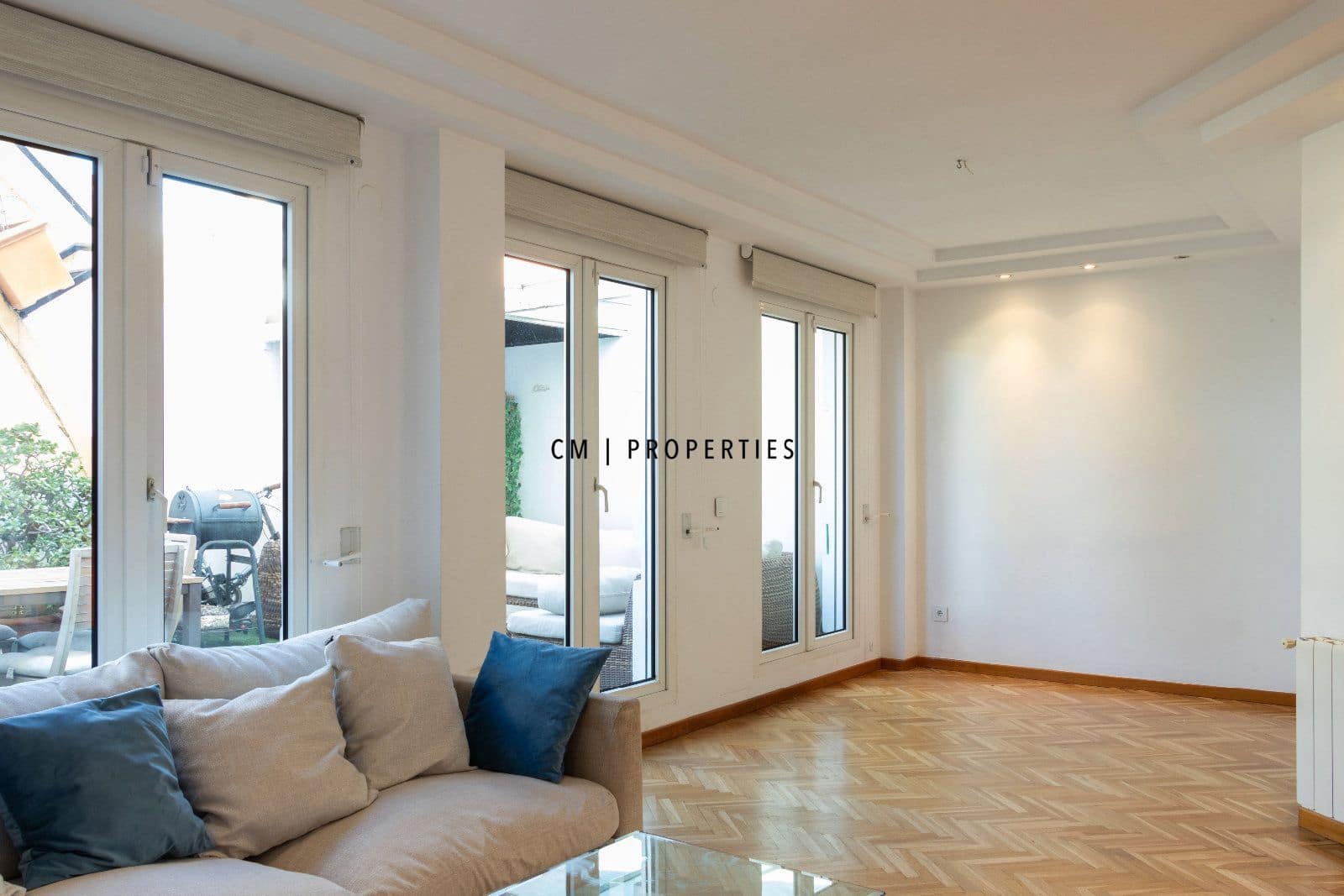 2 bedroom Penthouse for rent in Valencia city with garage - € 1,950 (Ref: 9700082)