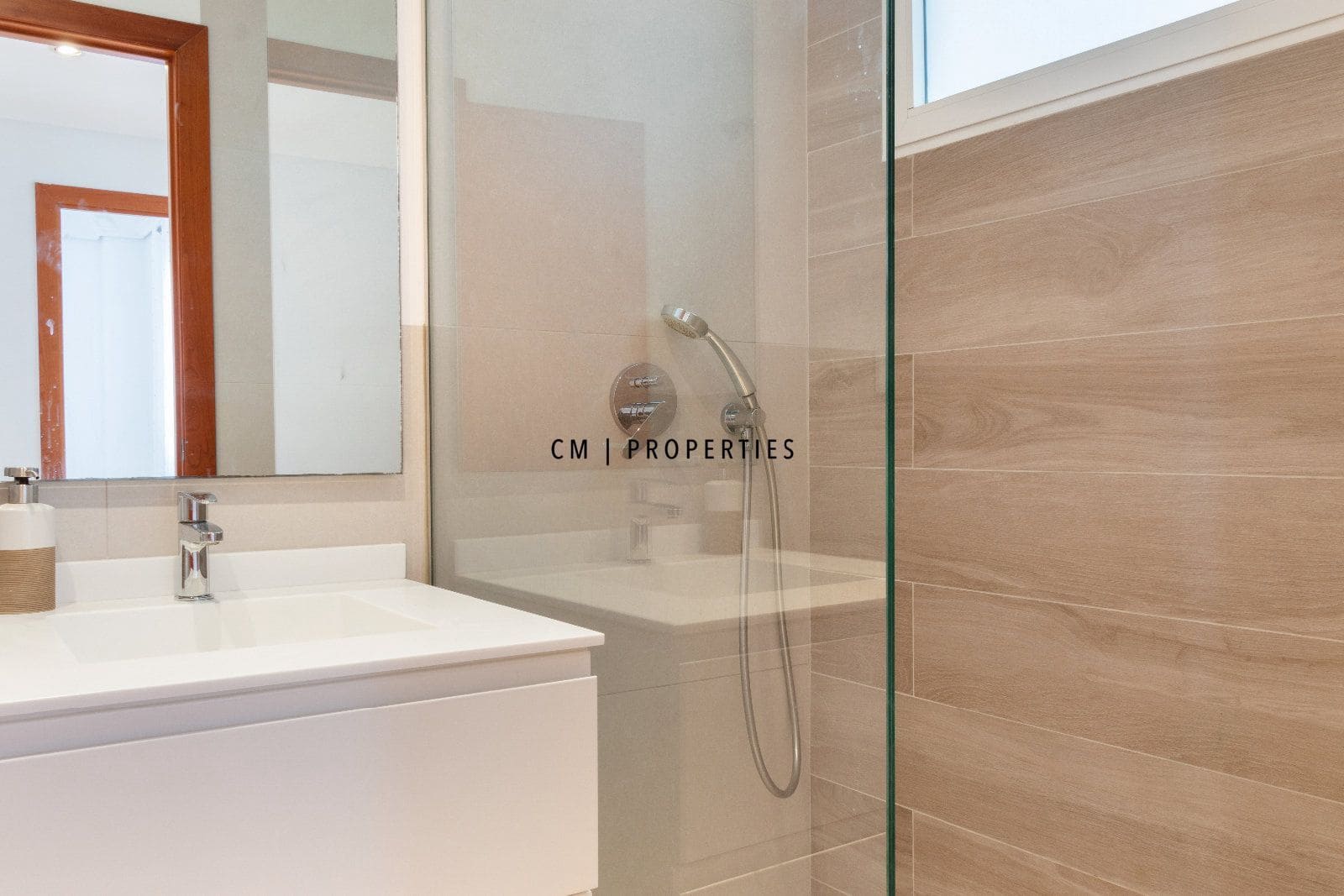 2 bedroom Penthouse for rent in Valencia city with garage - € 1,950 (Ref: 9700082)