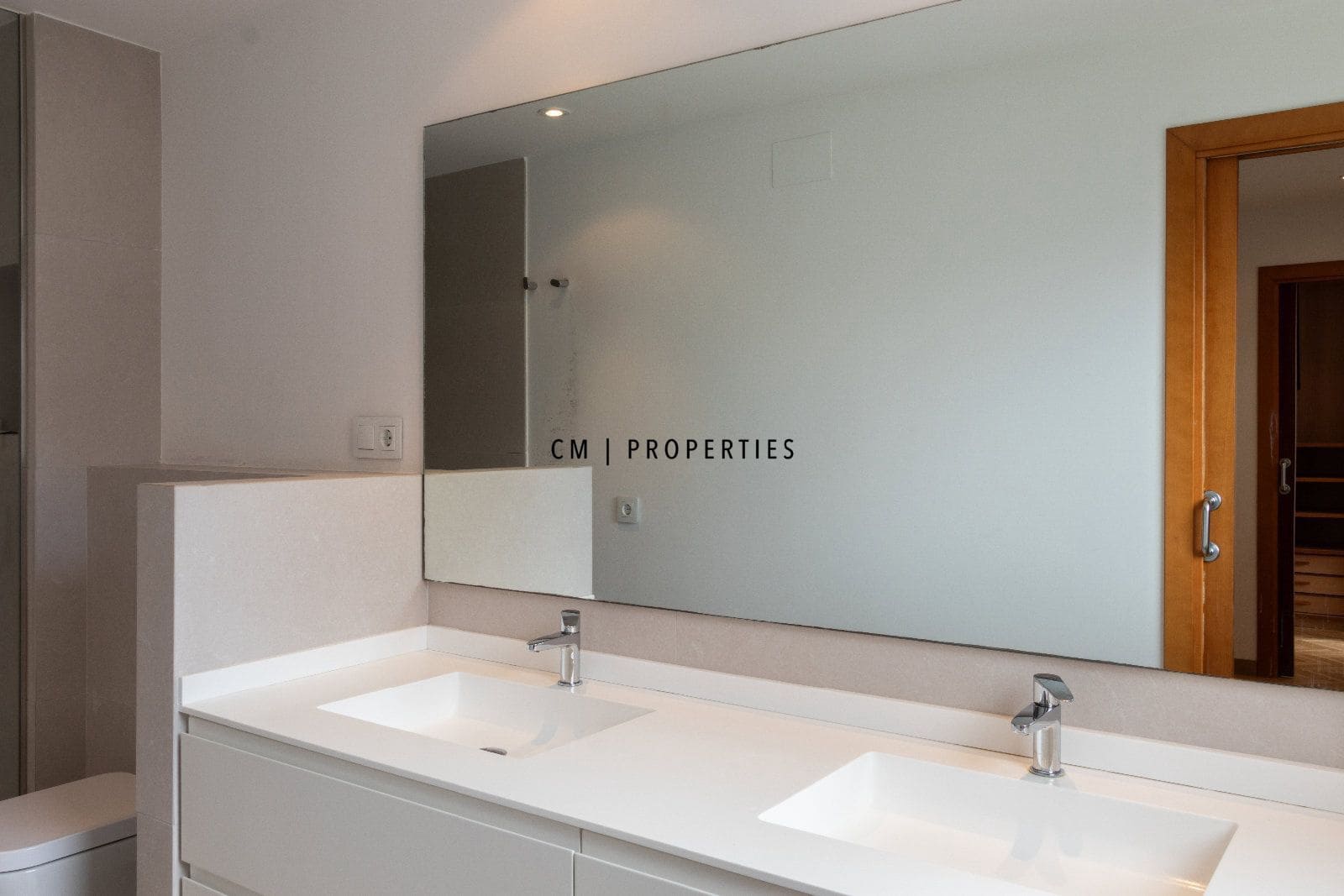 2 bedroom Penthouse for rent in Valencia city with garage - € 1,950 (Ref: 9700082)