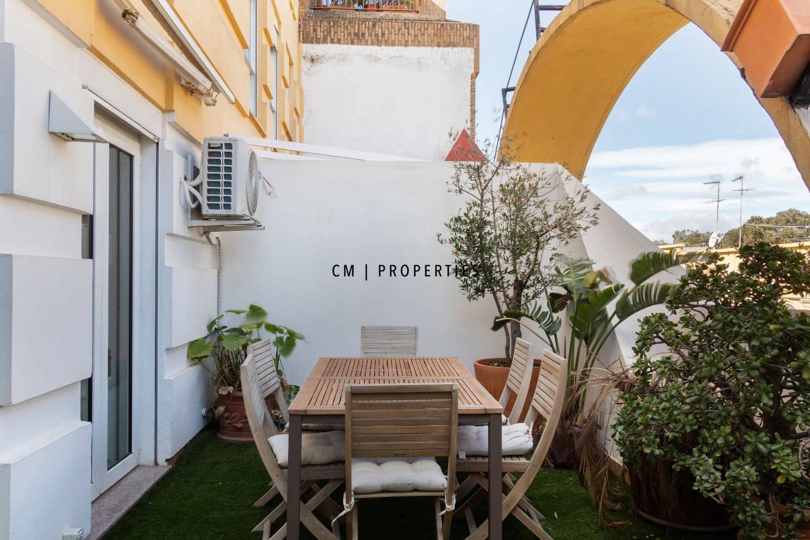 2 bedroom Penthouse for rent in Valencia city with garage - € 1,950 (Ref: 9700082)