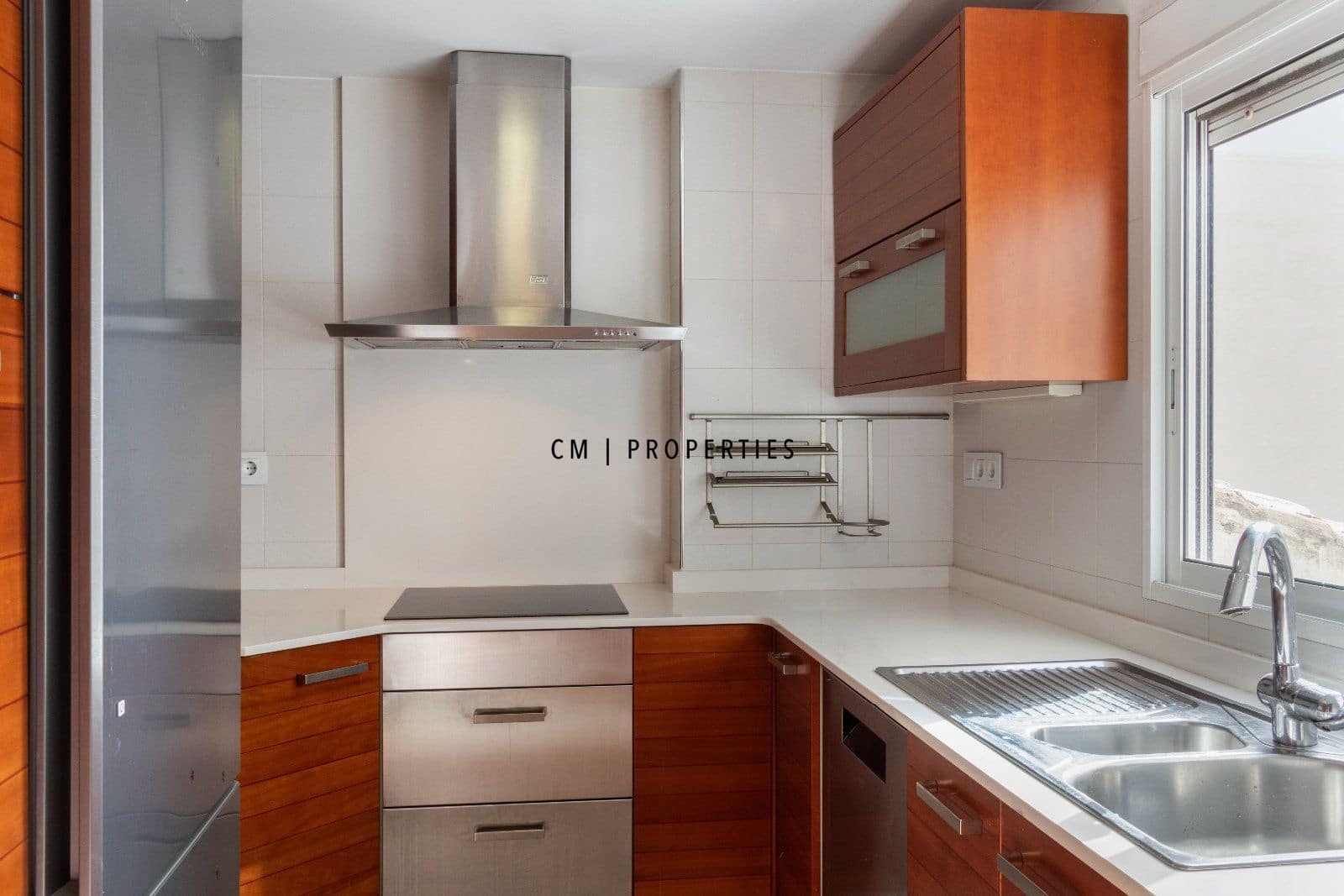 2 bedroom Penthouse for rent in Valencia city with garage - € 1,950 (Ref: 9700082)