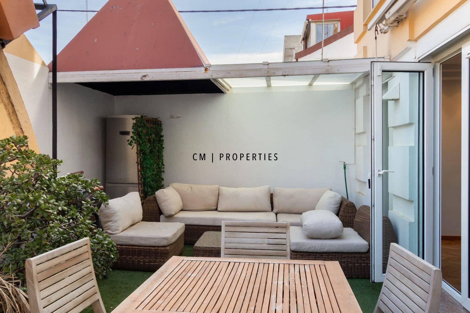 2 bedroom Penthouse for rent in Valencia city with garage - € 1,950 (Ref: 9700082)