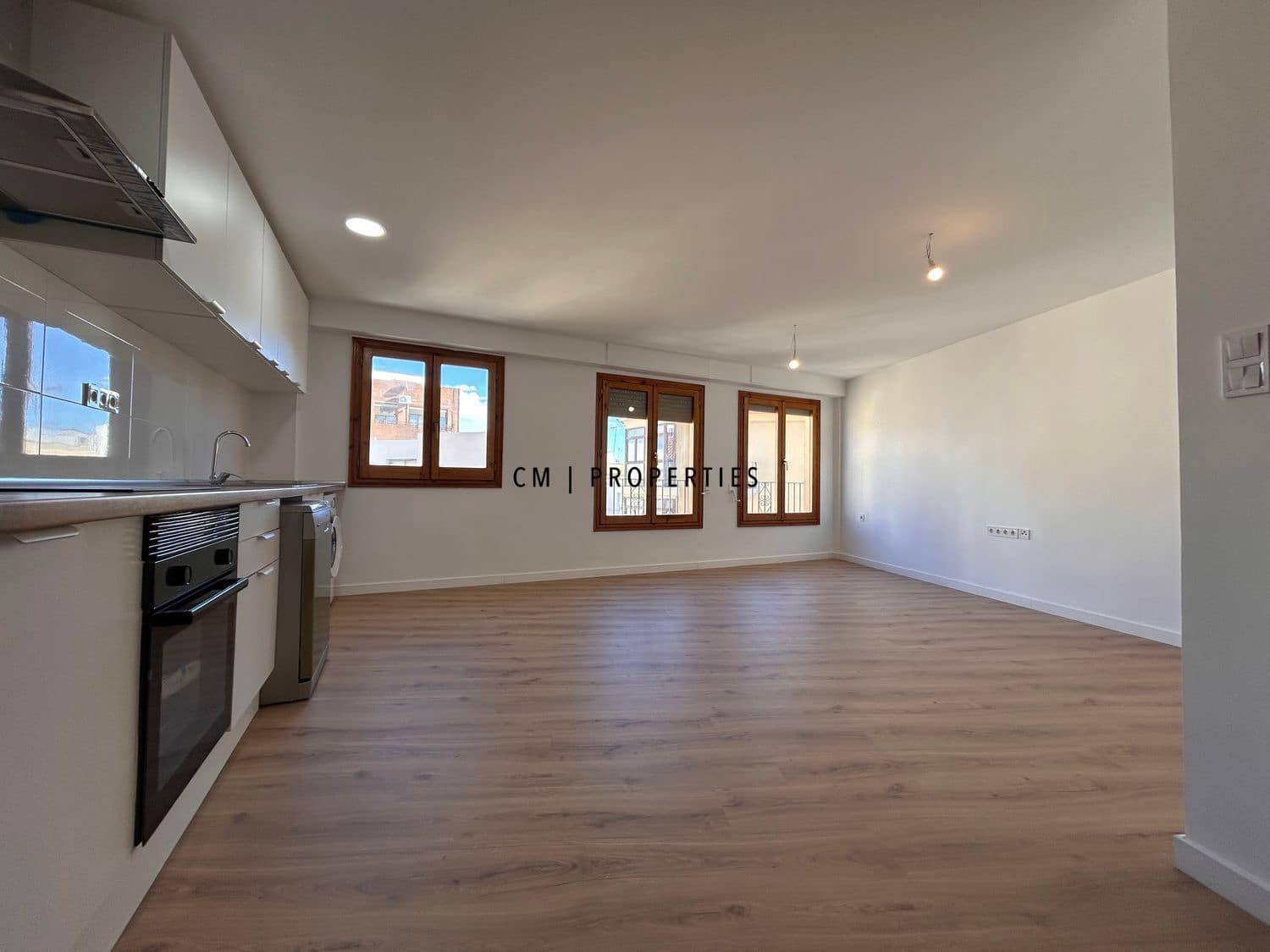 3 bedroom Penthouse for rent in Sagunto / Sagunt - € 1,200 (Ref: 9700162)