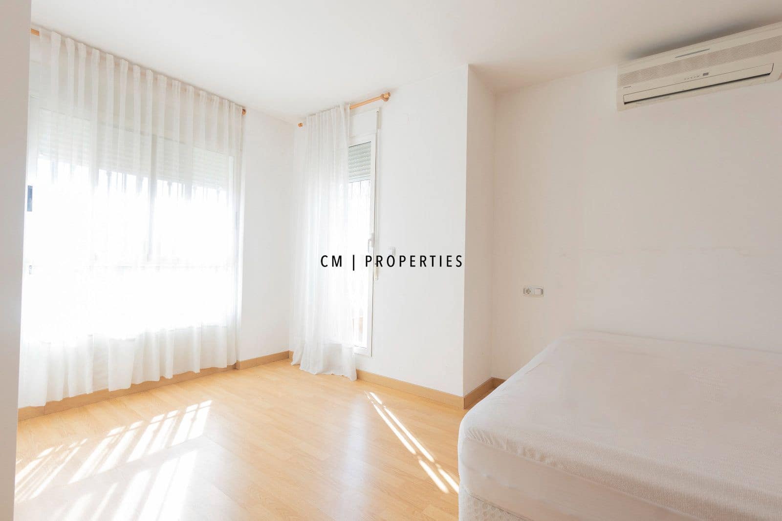 Ático de 3 habitaciones en Sagunto / Sagunt en alquiler con garaje - 1.600 € (Ref: 9700163)