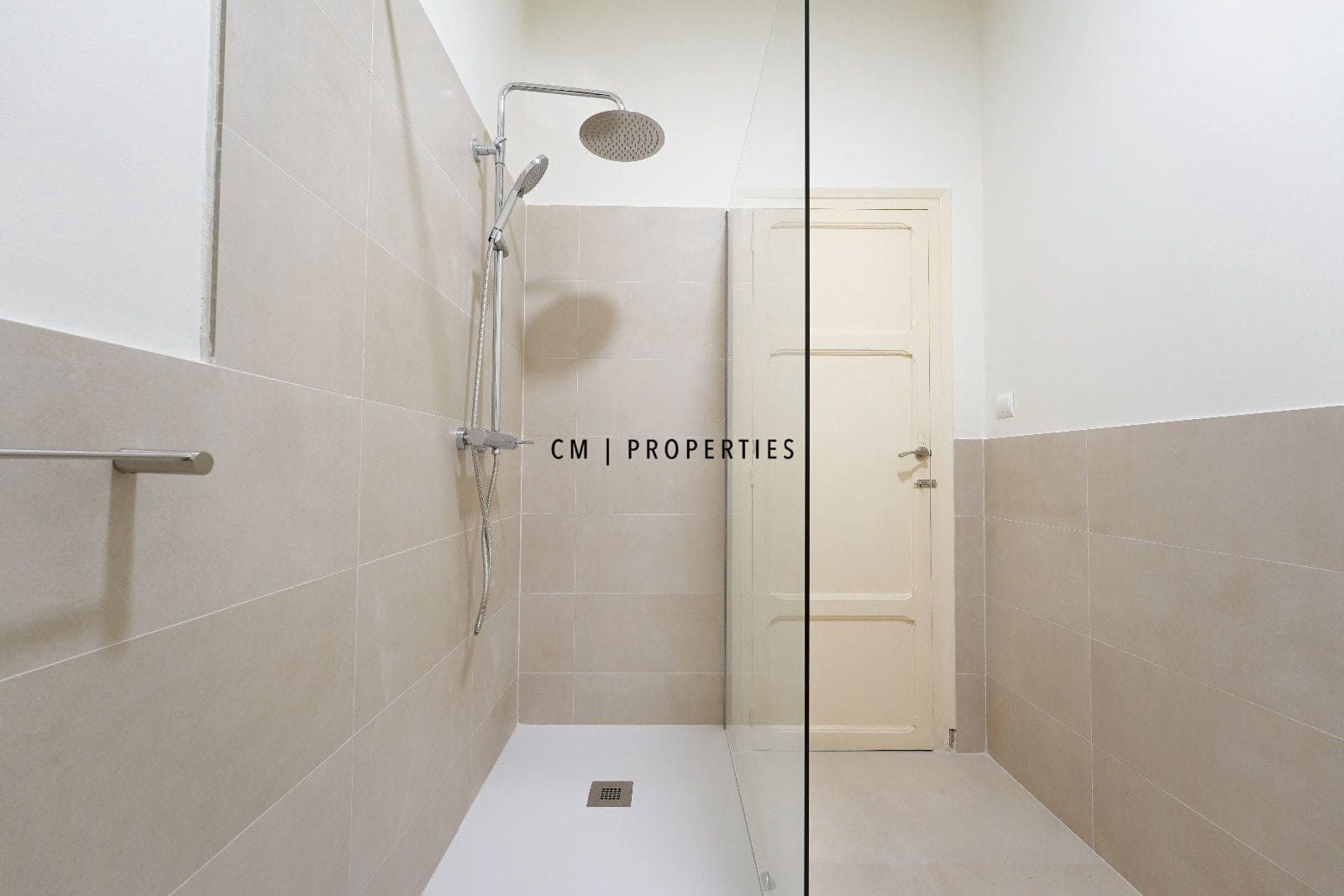 4 Zimmer Wohnung zu vermieten in Valencia Stadt - 2.400 € (Ref: 9703248)