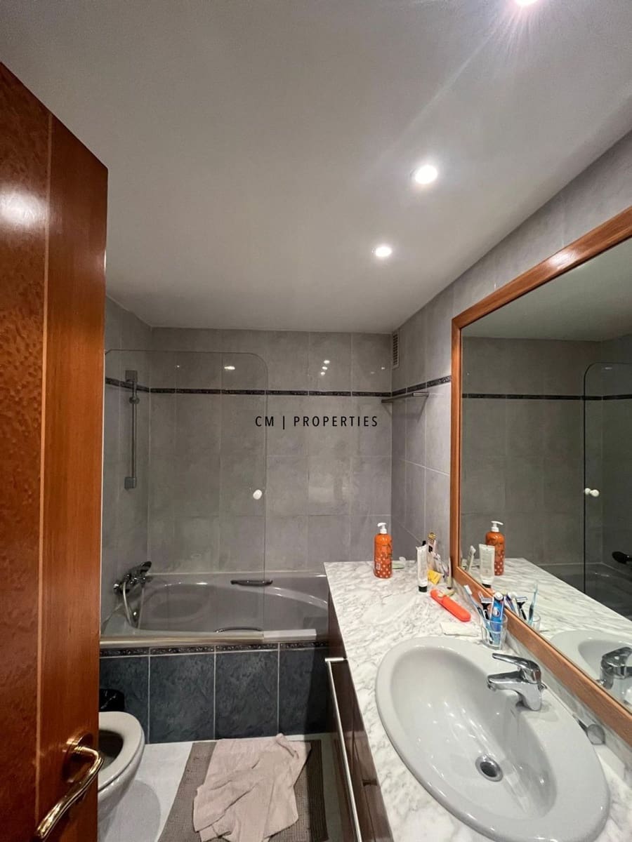 4 bedroom Flat for rent in Valencia city with pool garage - € 2,600 (Ref: 9707951)