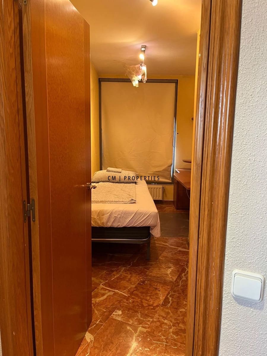 4 bedroom Flat for rent in Valencia city with pool garage - € 2,600 (Ref: 9707951)