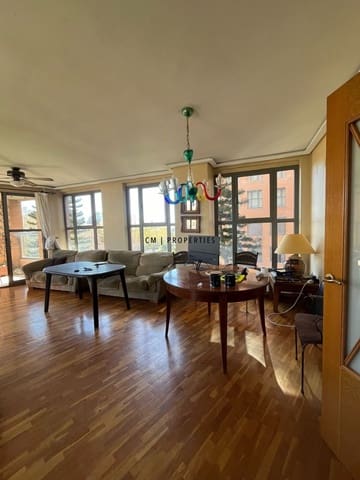 4 bedroom Flat for rent in Valencia city with pool garage - € 2,600 (Ref: 9707951)