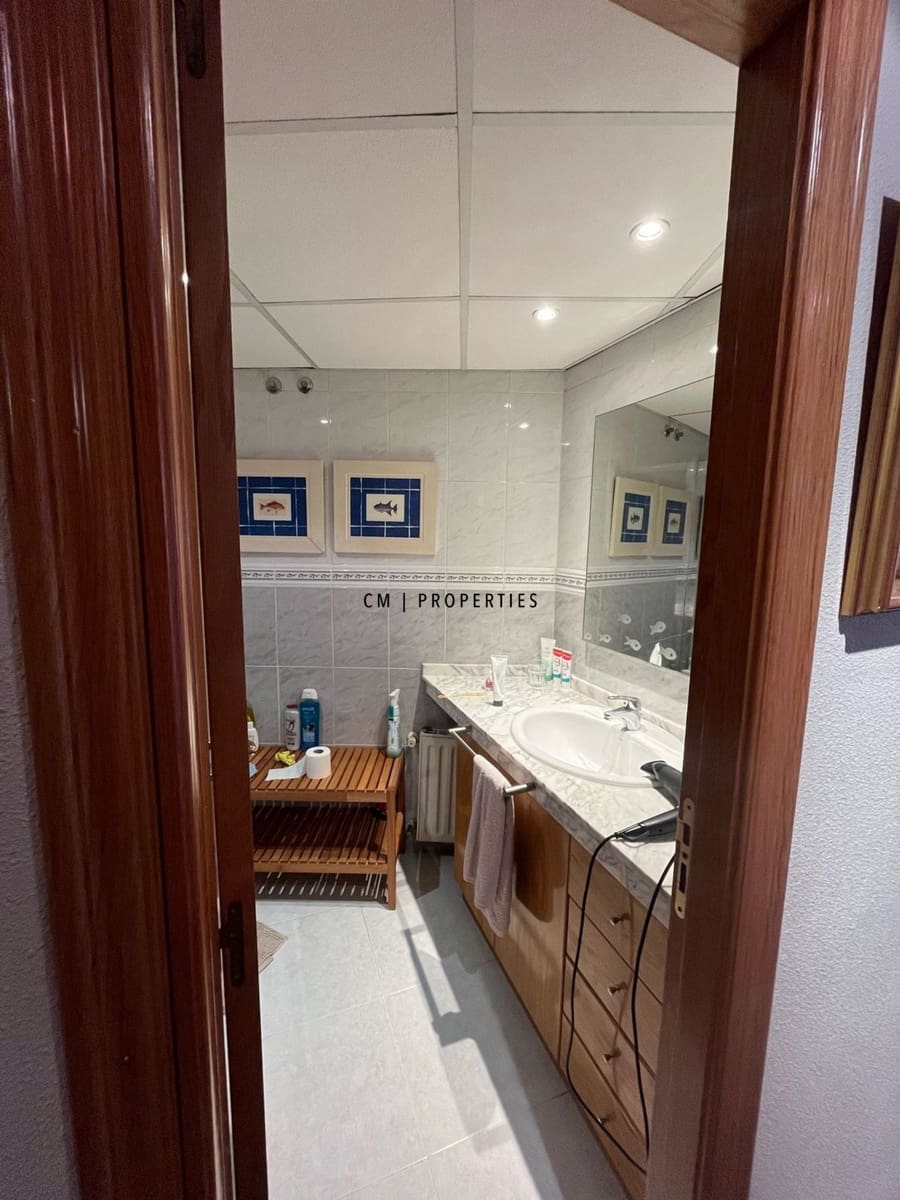 4 bedroom Flat for rent in Valencia city with pool garage - € 2,600 (Ref: 9707951)