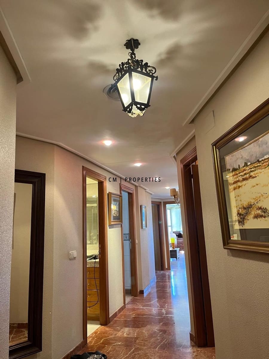 4 bedroom Flat for rent in Valencia city with pool garage - € 2,600 (Ref: 9707951)