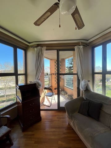 4 bedroom Flat for rent in Valencia city with pool garage - € 2,600 (Ref: 9707951)