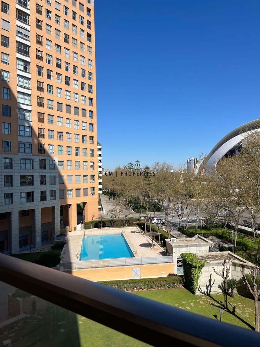 4 bedroom Flat for rent in Valencia city with pool garage - € 2,600 (Ref: 9707951)