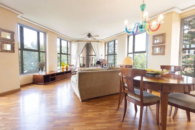 4 bedroom Flat for rent in Valencia city with pool garage - € 2,600 (Ref: 9707951)