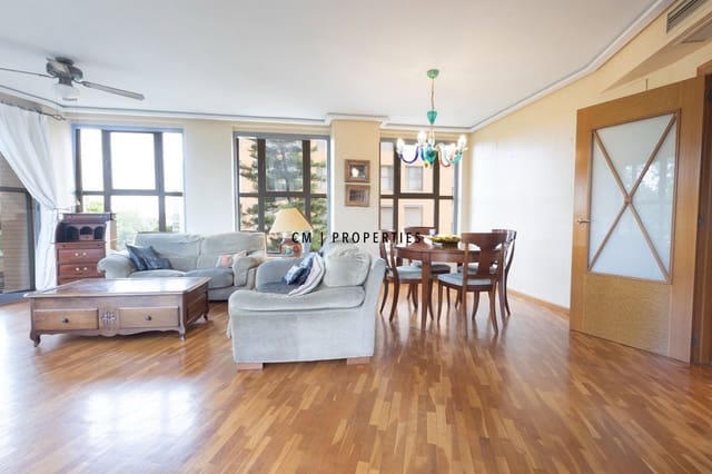 4 bedroom Flat for rent in Valencia city with pool garage - € 2,600 (Ref: 9707951)