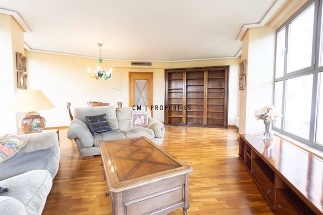 4 bedroom Flat for rent in Valencia city with pool garage - € 2,600 (Ref: 9707951)