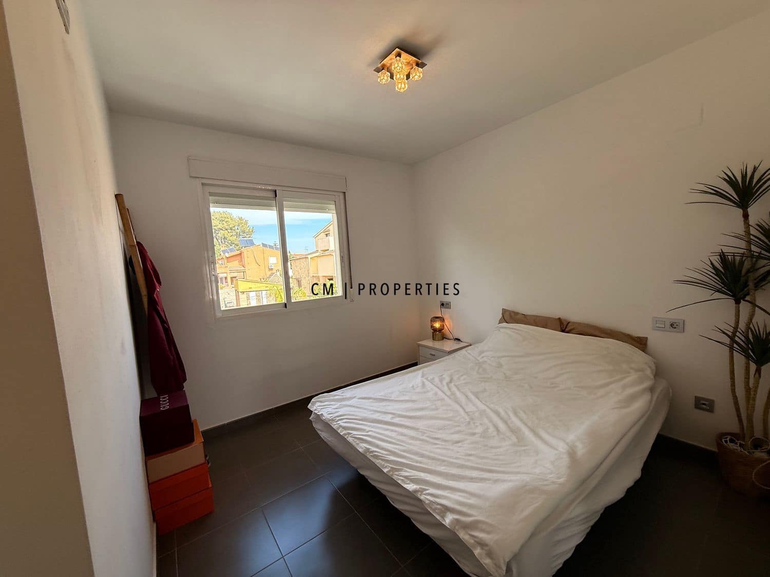 4 bedroom Villa for rent in La Pobla de Vallbona with pool - € 3,200 (Ref: 9708124)