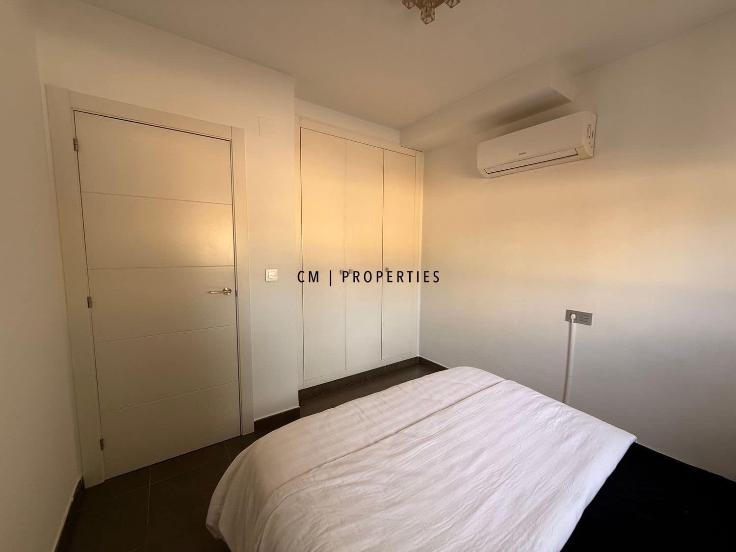 4 bedroom Villa for rent in La Pobla de Vallbona with pool - € 3,200 (Ref: 9708124)