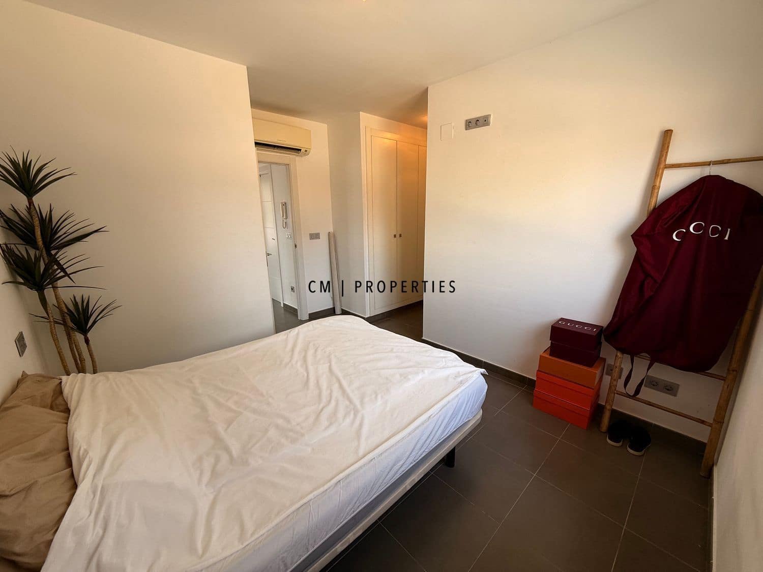 4 bedroom Villa for rent in La Pobla de Vallbona with pool - € 3,200 (Ref: 9708124)