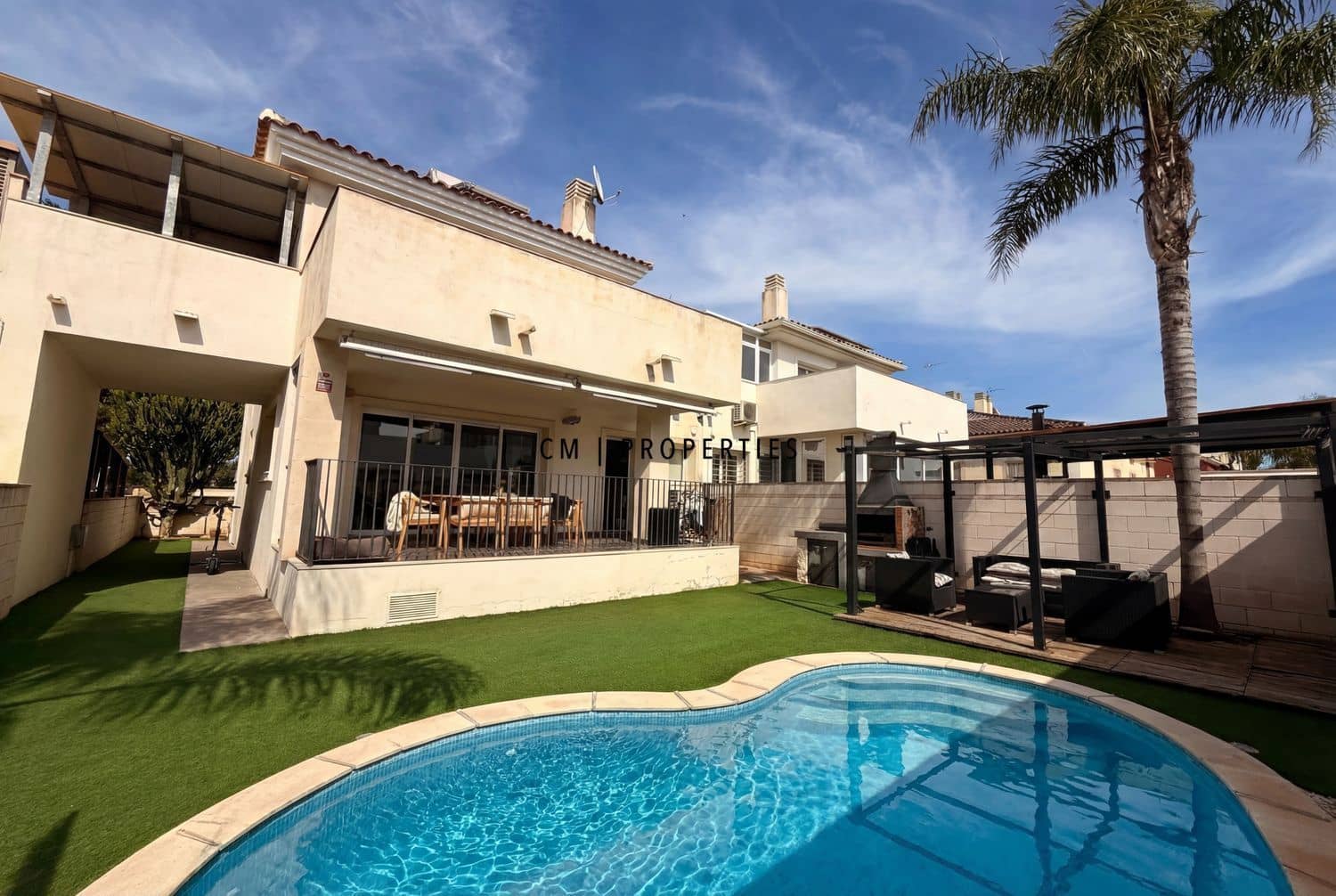4 bedroom Villa for rent in La Pobla de Vallbona with pool - € 3,200 (Ref: 9708124)