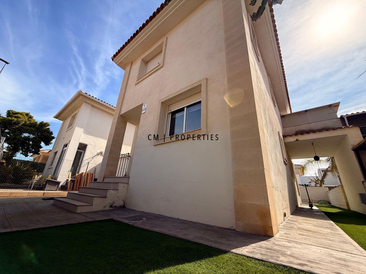 4 bedroom Villa for rent in La Pobla de Vallbona with pool - € 3,200 (Ref: 9708124)