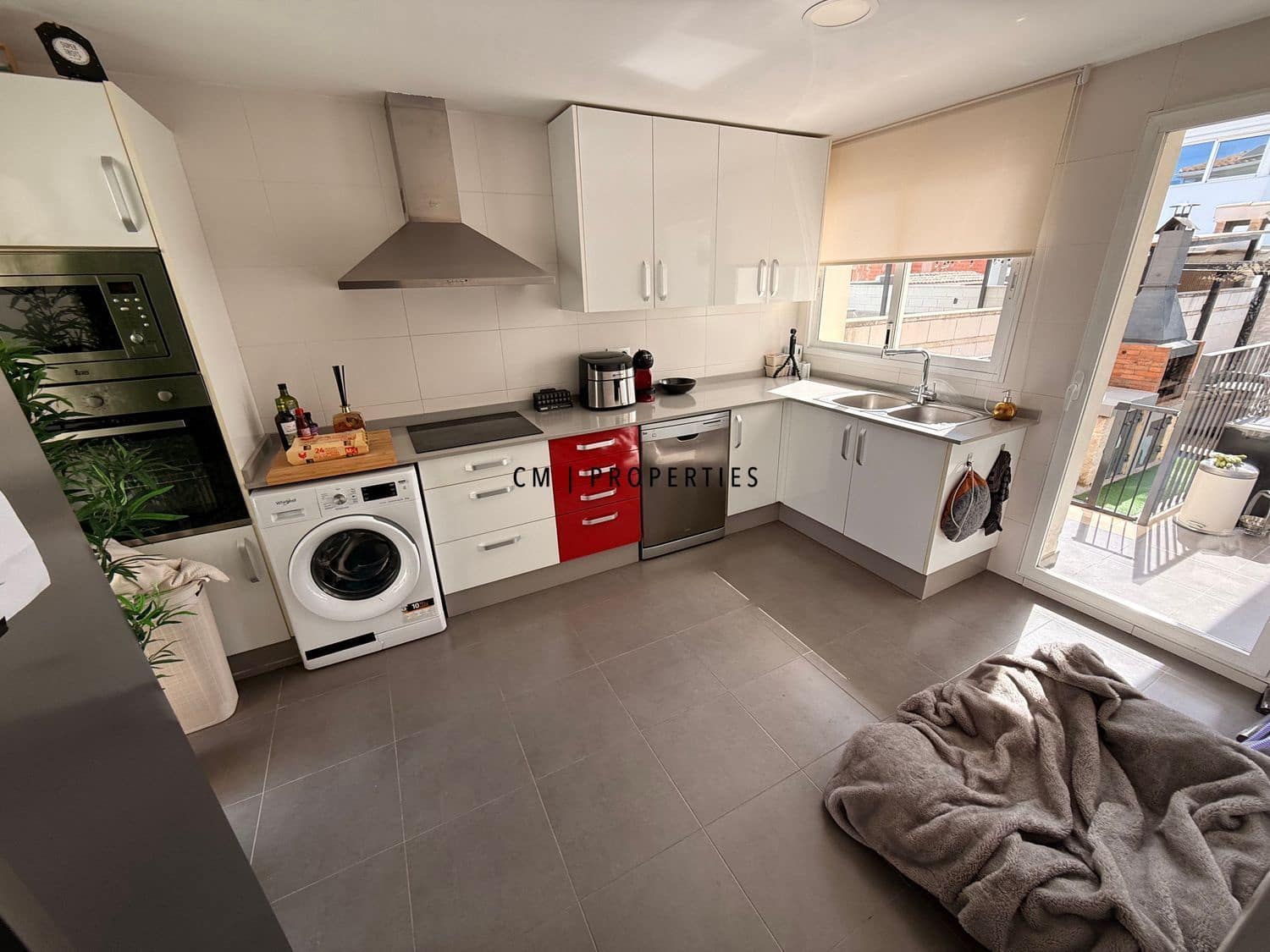 4 bedroom Villa for rent in La Pobla de Vallbona with pool - € 3,200 (Ref: 9708124)