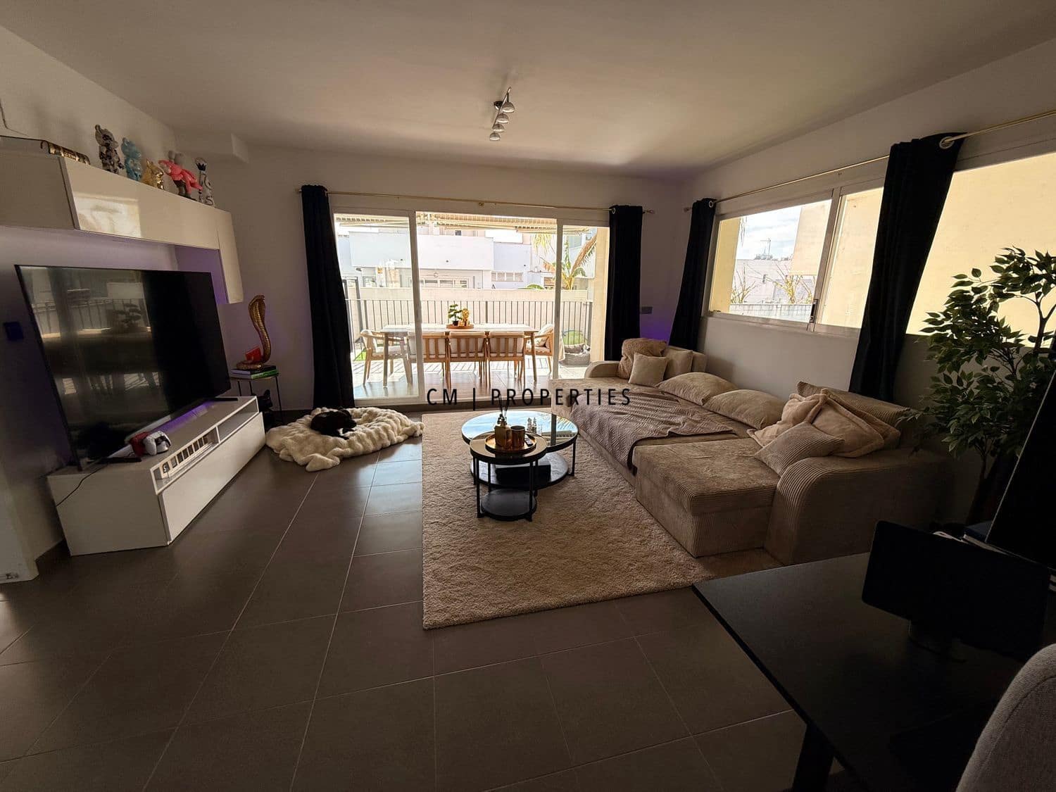 4 bedroom Villa for rent in La Pobla de Vallbona with pool - € 3,200 (Ref: 9708124)