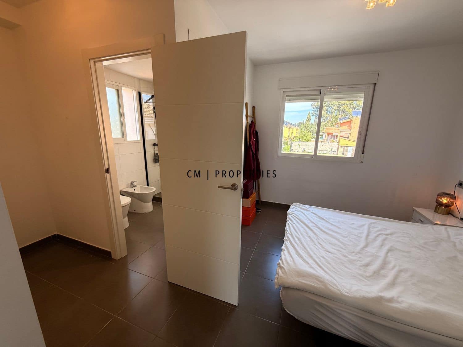 4 bedroom Villa for rent in La Pobla de Vallbona with pool - € 3,200 (Ref: 9708124)