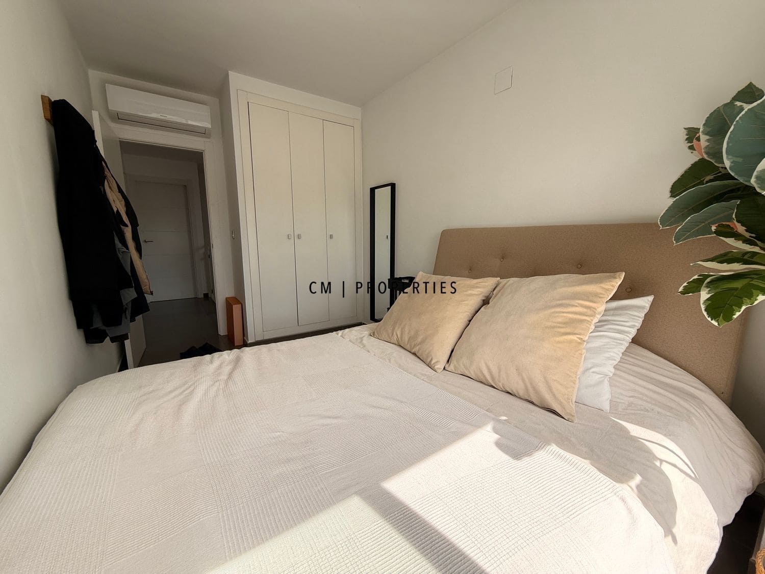 4 bedroom Villa for rent in La Pobla de Vallbona with pool - € 3,200 (Ref: 9708124)