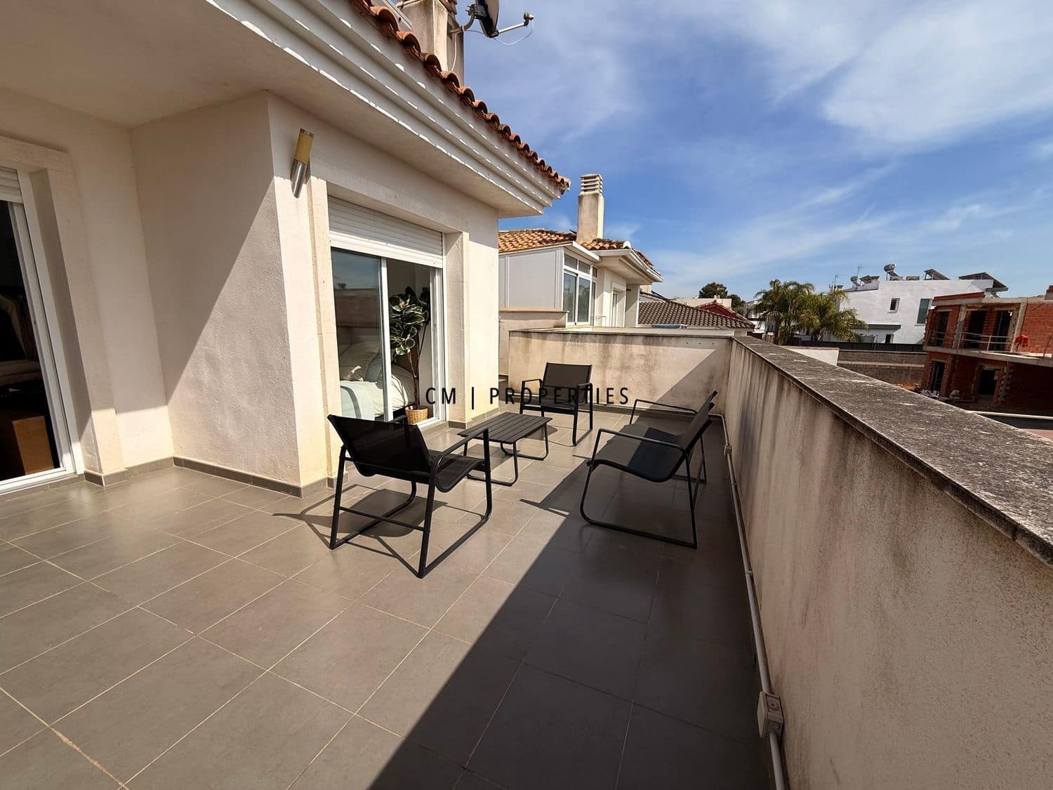 4 bedroom Villa for rent in La Pobla de Vallbona with pool - € 3,200 (Ref: 9708124)