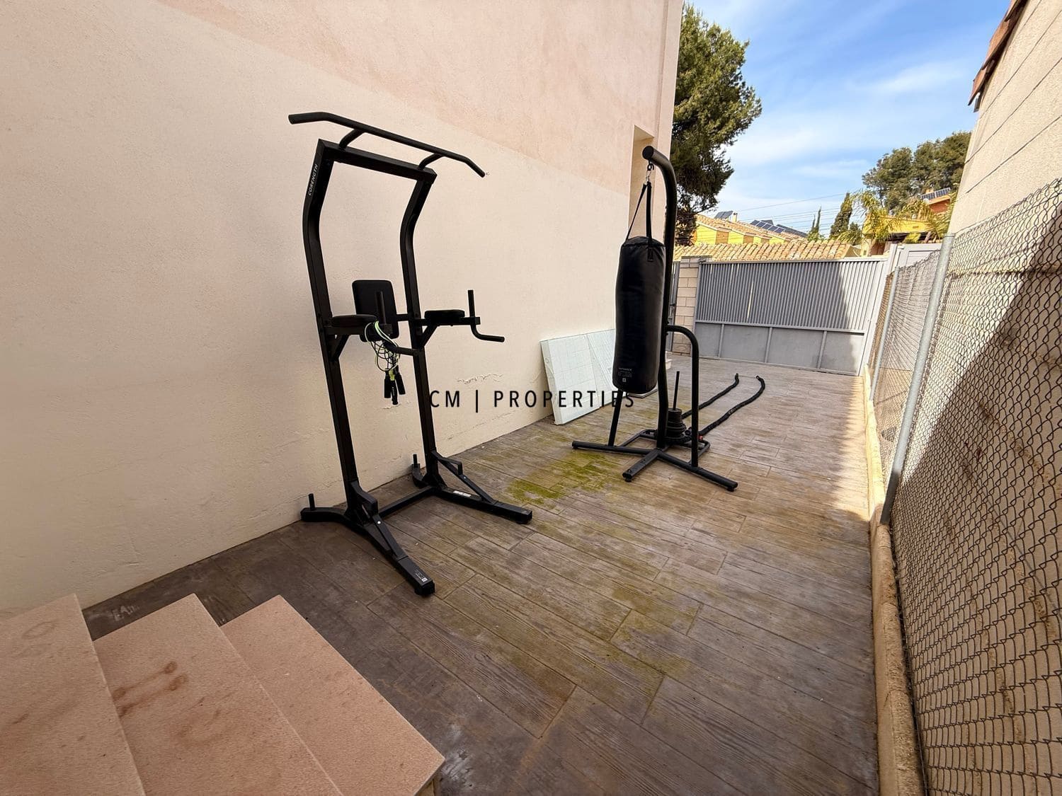 4 bedroom Villa for rent in La Pobla de Vallbona with pool - € 3,200 (Ref: 9708124)