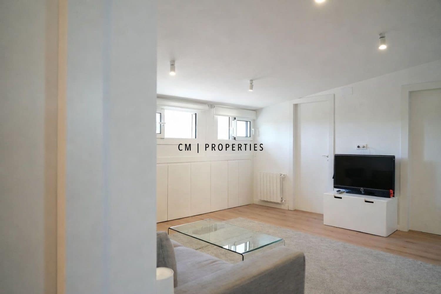 5 bedroom Flat for rent in Rocafort with pool garage - € 4,500 (Ref: 9713227)