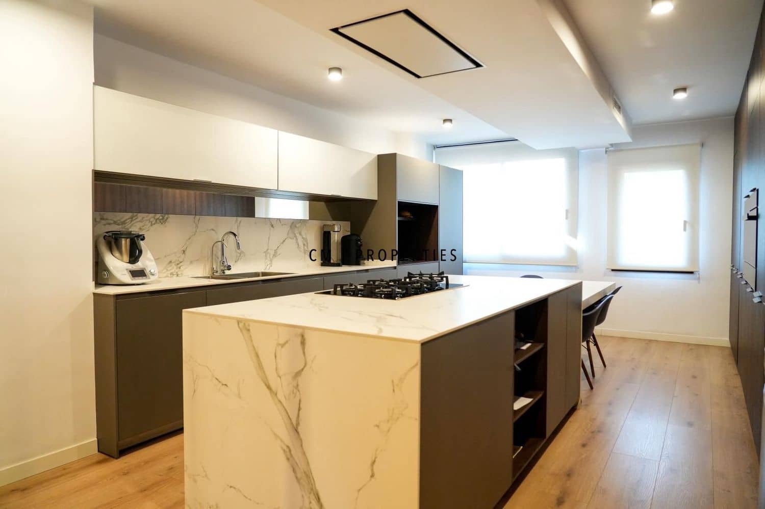 5 bedroom Flat for rent in Rocafort with pool garage - € 4,500 (Ref: 9713227)