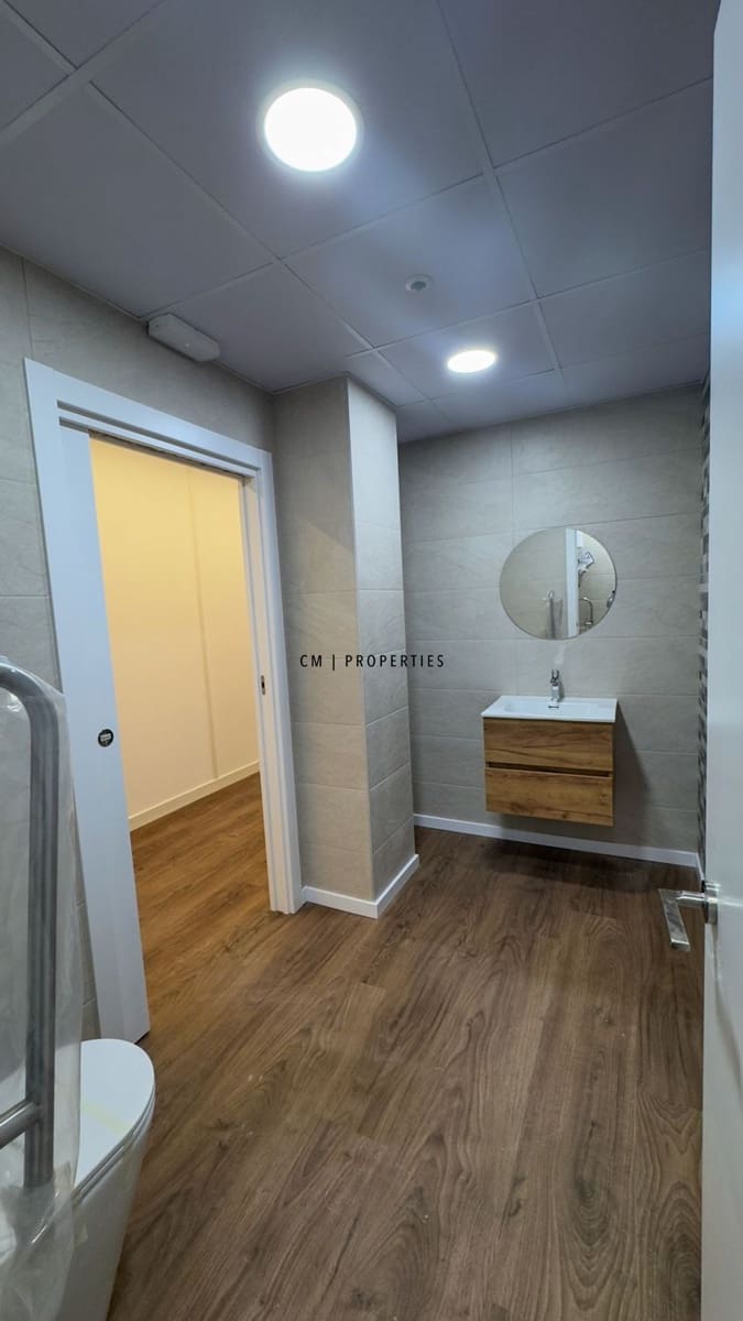 Office for rent in Torrent - € 750 (Ref: 9714081)