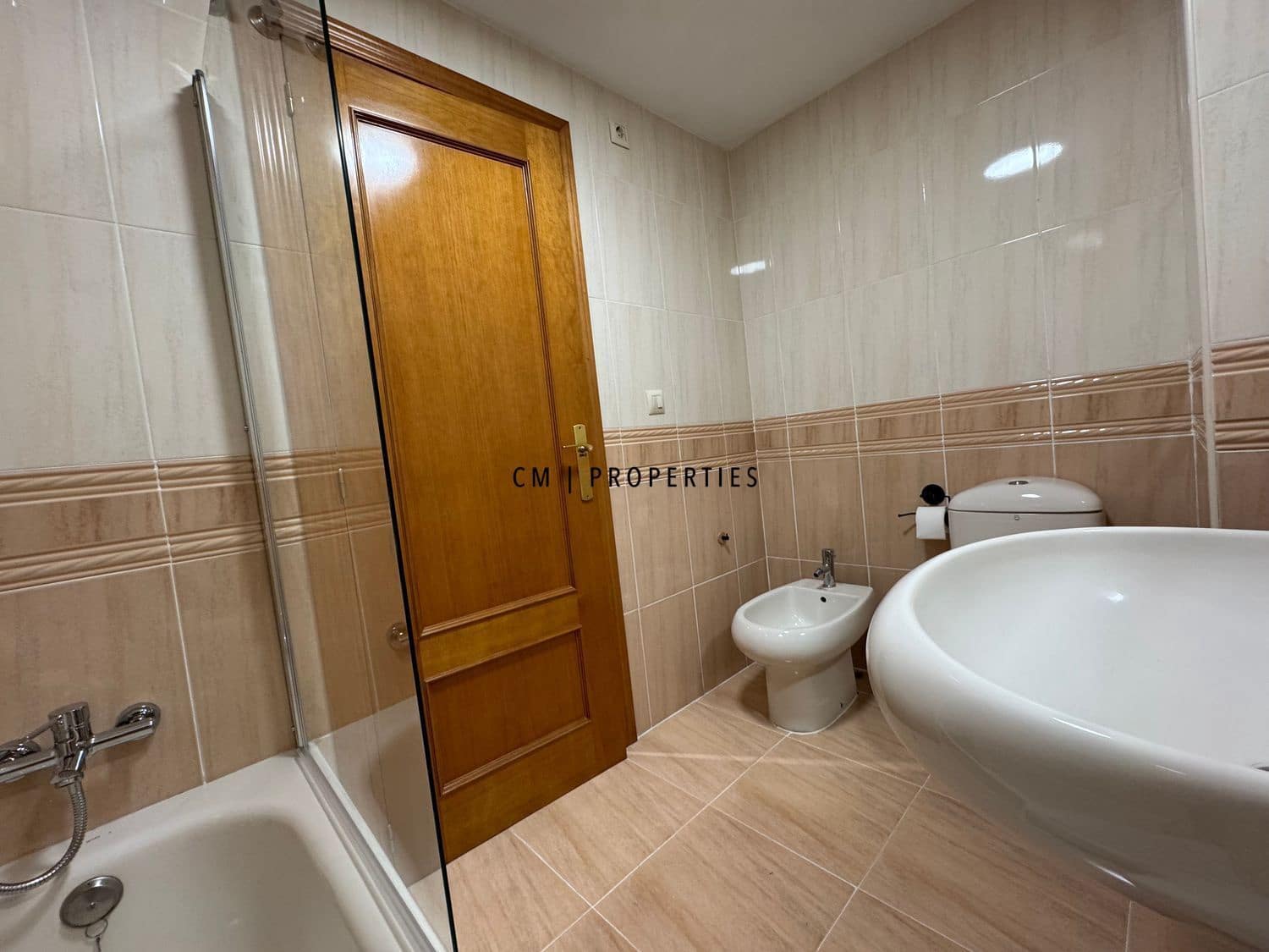 3 bedroom Flat for rent in Valencia city with pool garage - € 2,100 (Ref: 9715454)