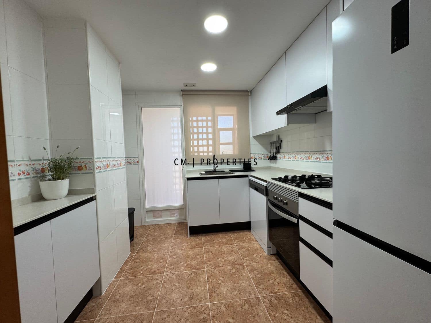 3 bedroom Flat for rent in Valencia city with pool garage - € 2,100 (Ref: 9715454)