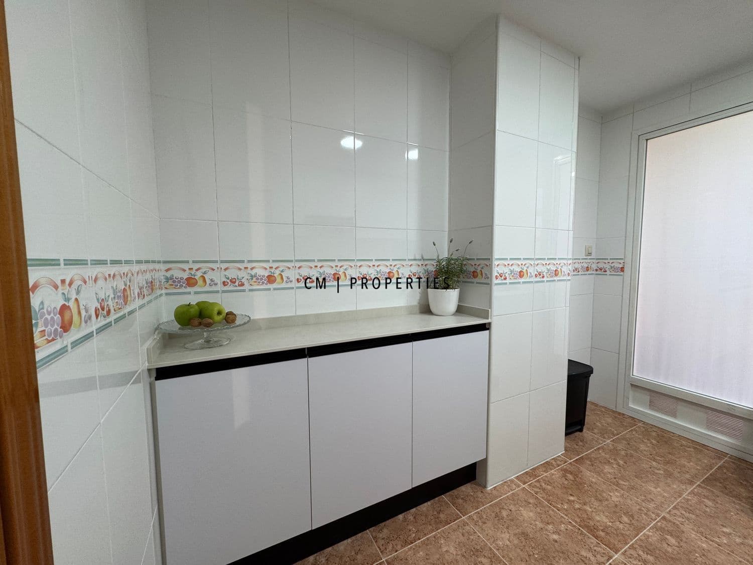 3 bedroom Flat for rent in Valencia city with pool garage - € 2,100 (Ref: 9715454)