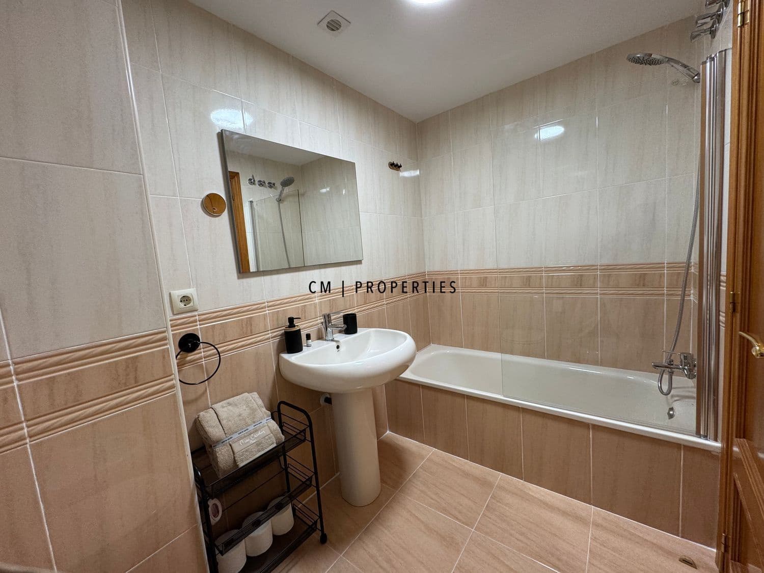 3 bedroom Flat for rent in Valencia city with pool garage - € 2,100 (Ref: 9715454)
