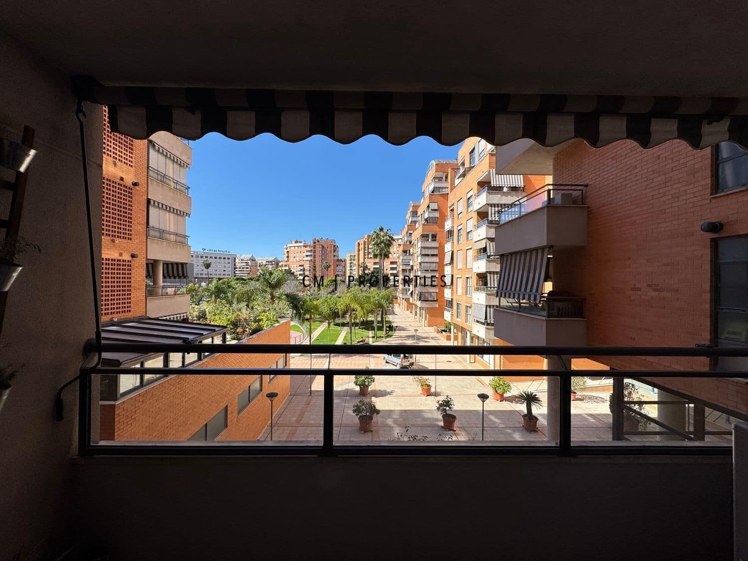 3 bedroom Flat for rent in Valencia city with pool garage - € 2,100 (Ref: 9715454)