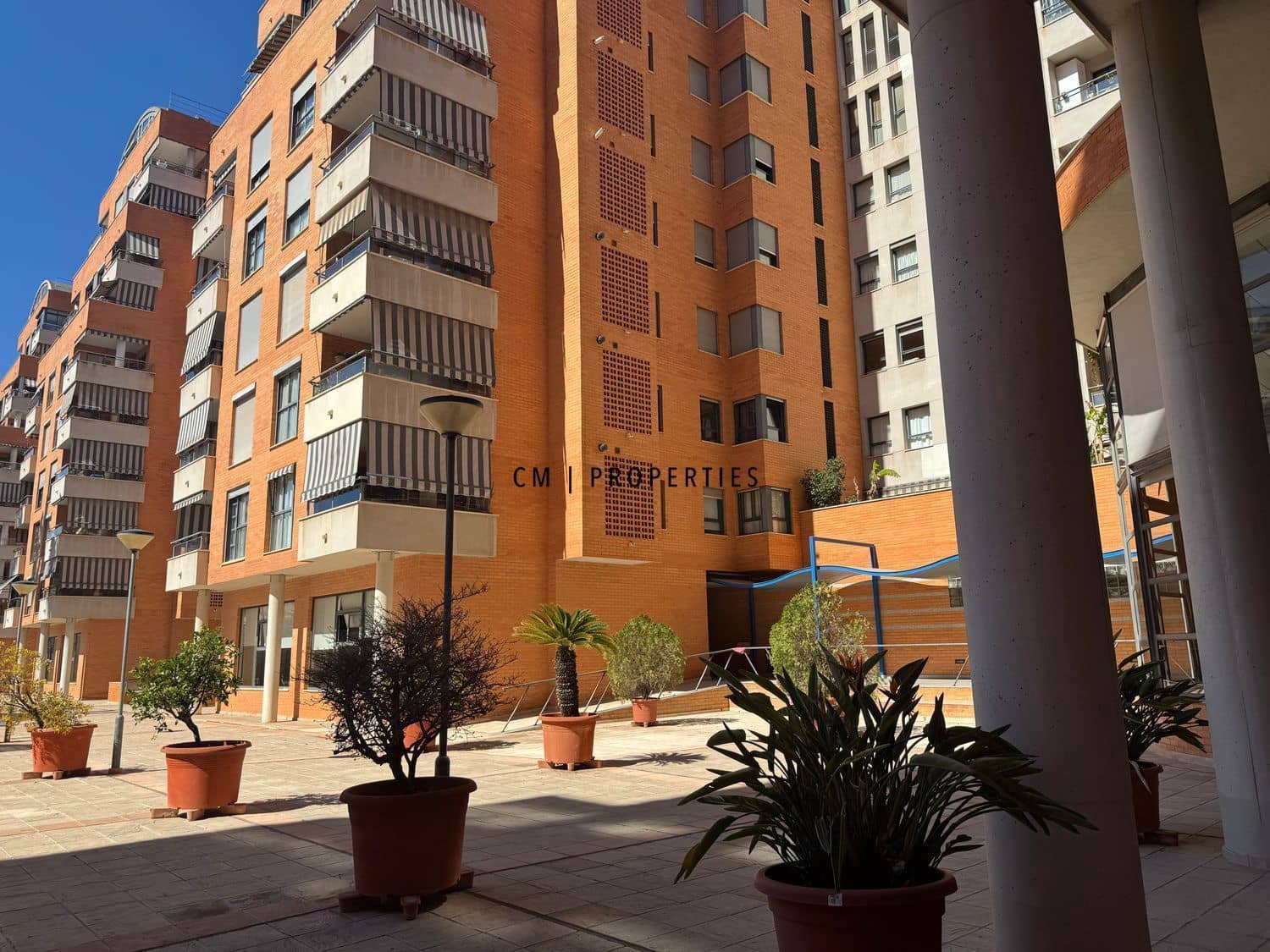 3 bedroom Flat for rent in Valencia city with pool garage - € 2,100 (Ref: 9715454)