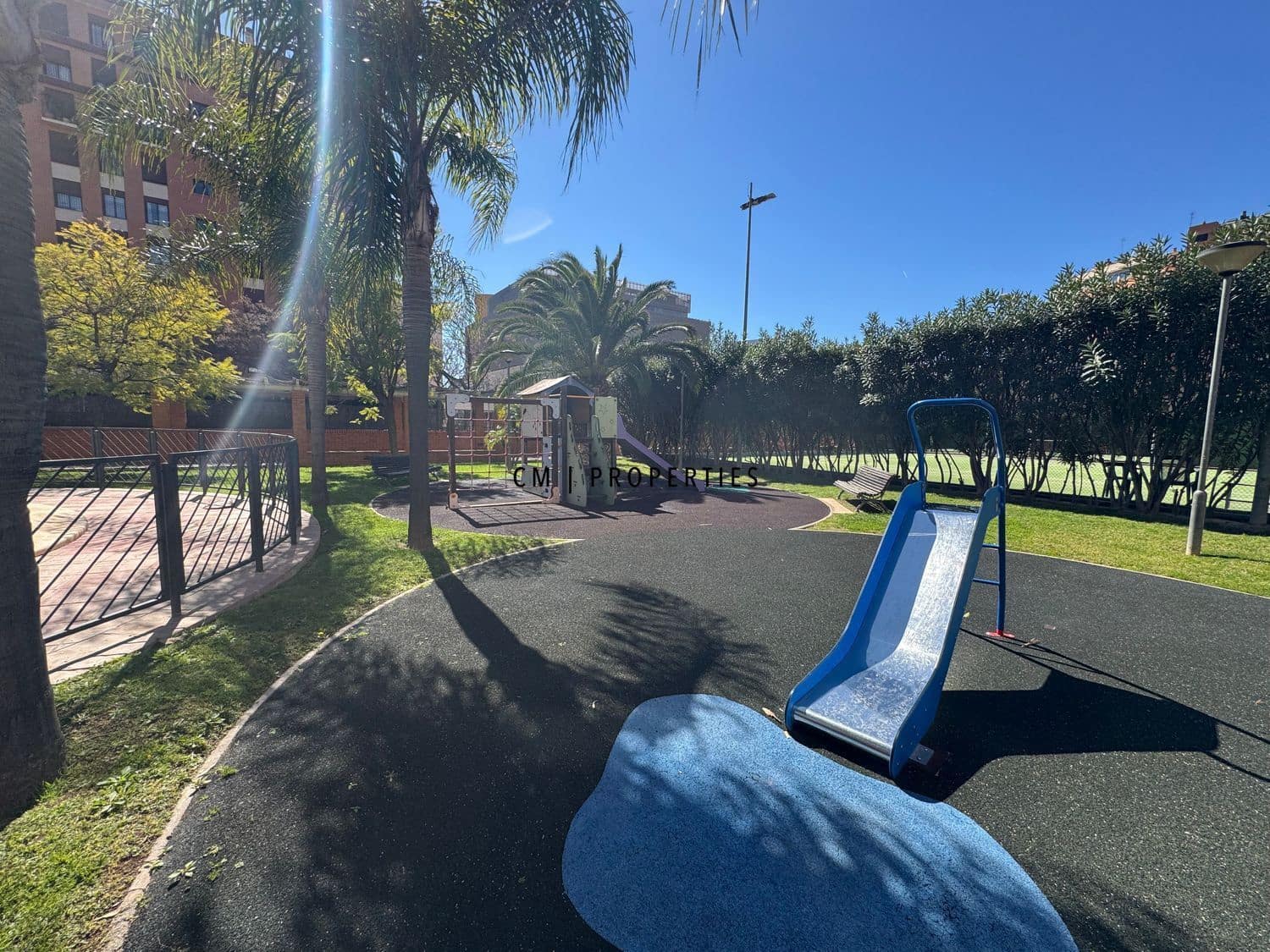 3 bedroom Flat for rent in Valencia city with pool garage - € 2,100 (Ref: 9715454)