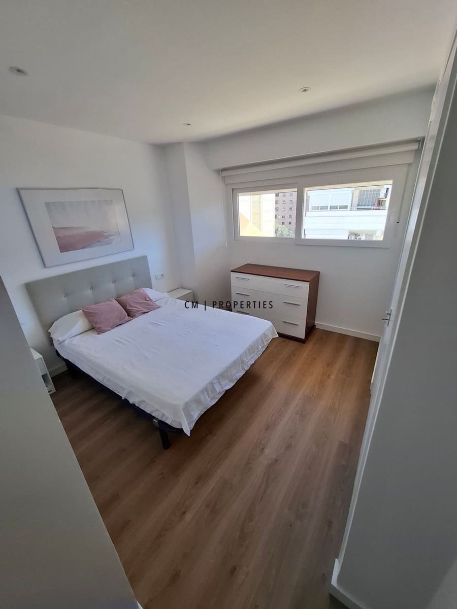 4 bedroom Flat for rent in Valencia city - € 1,400 (Ref: 9720311)