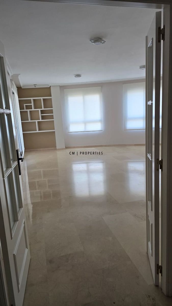 3 bedroom Flat for rent in Valencia city with pool garage - € 3,000 (Ref: 9720825)