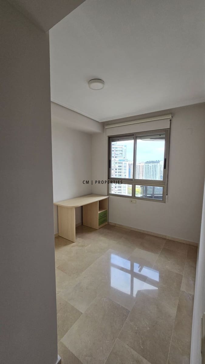 3 bedroom Flat for rent in Valencia city with pool garage - € 3,000 (Ref: 9720825)