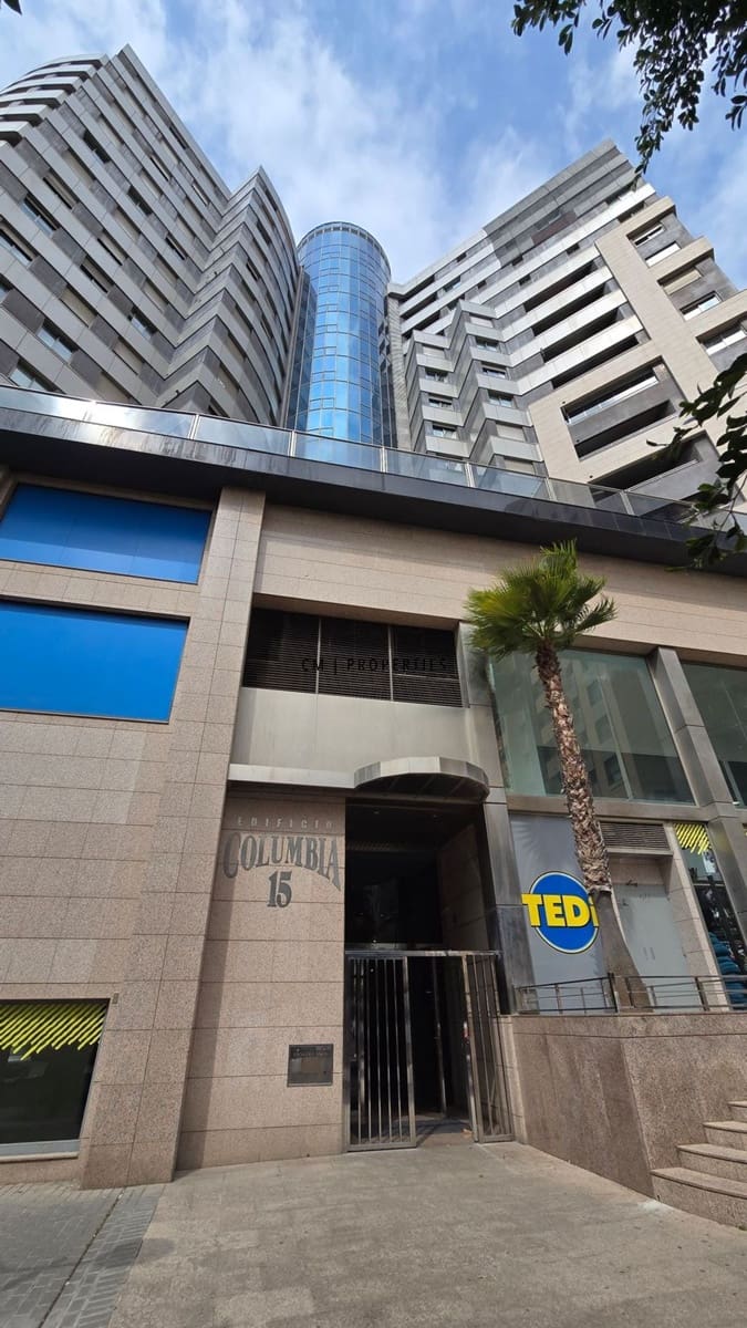 3 bedroom Flat for rent in Valencia city with pool garage - € 3,000 (Ref: 9720825)