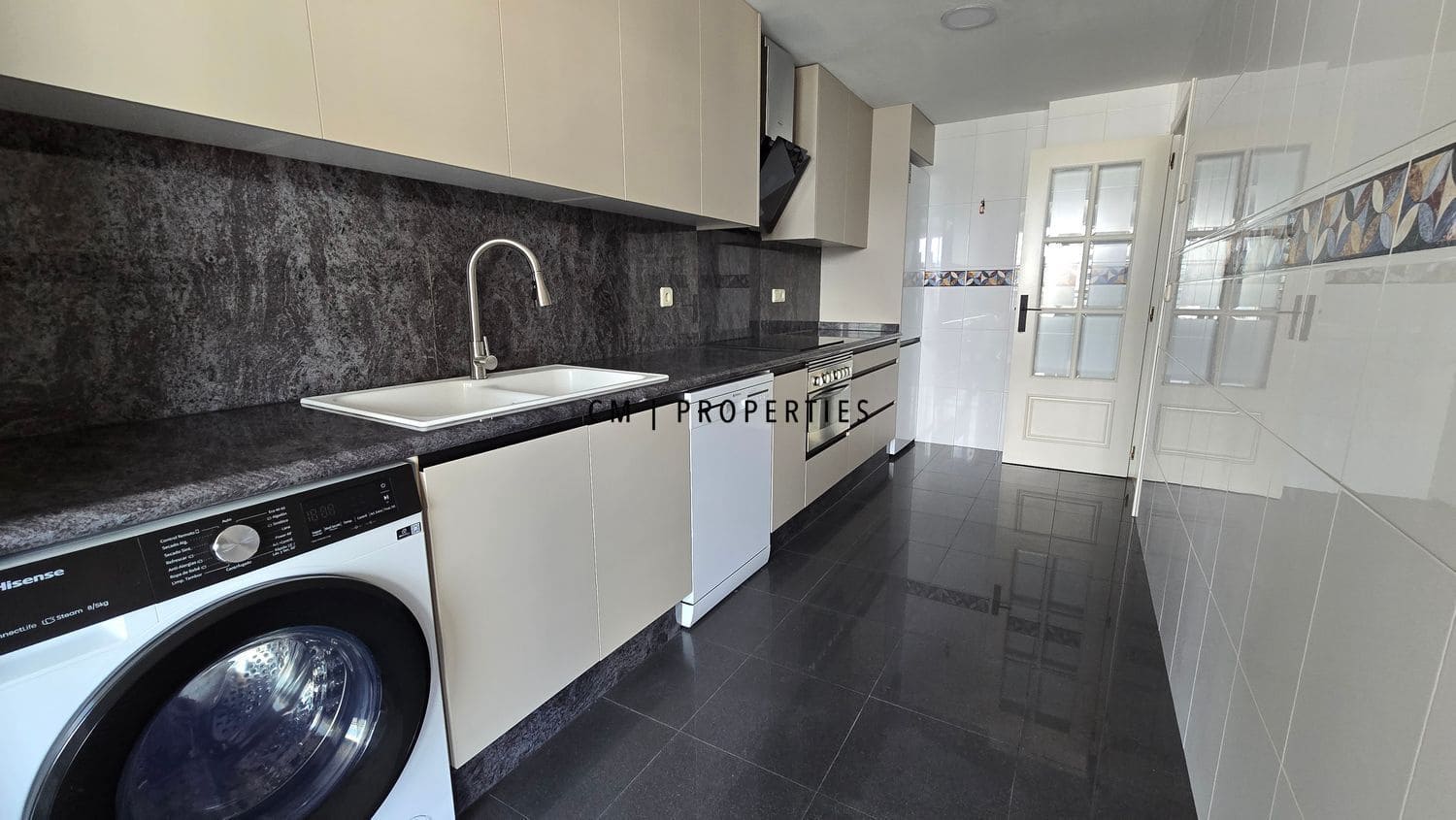 3 bedroom Flat for rent in Valencia city with pool garage - € 3,000 (Ref: 9720825)