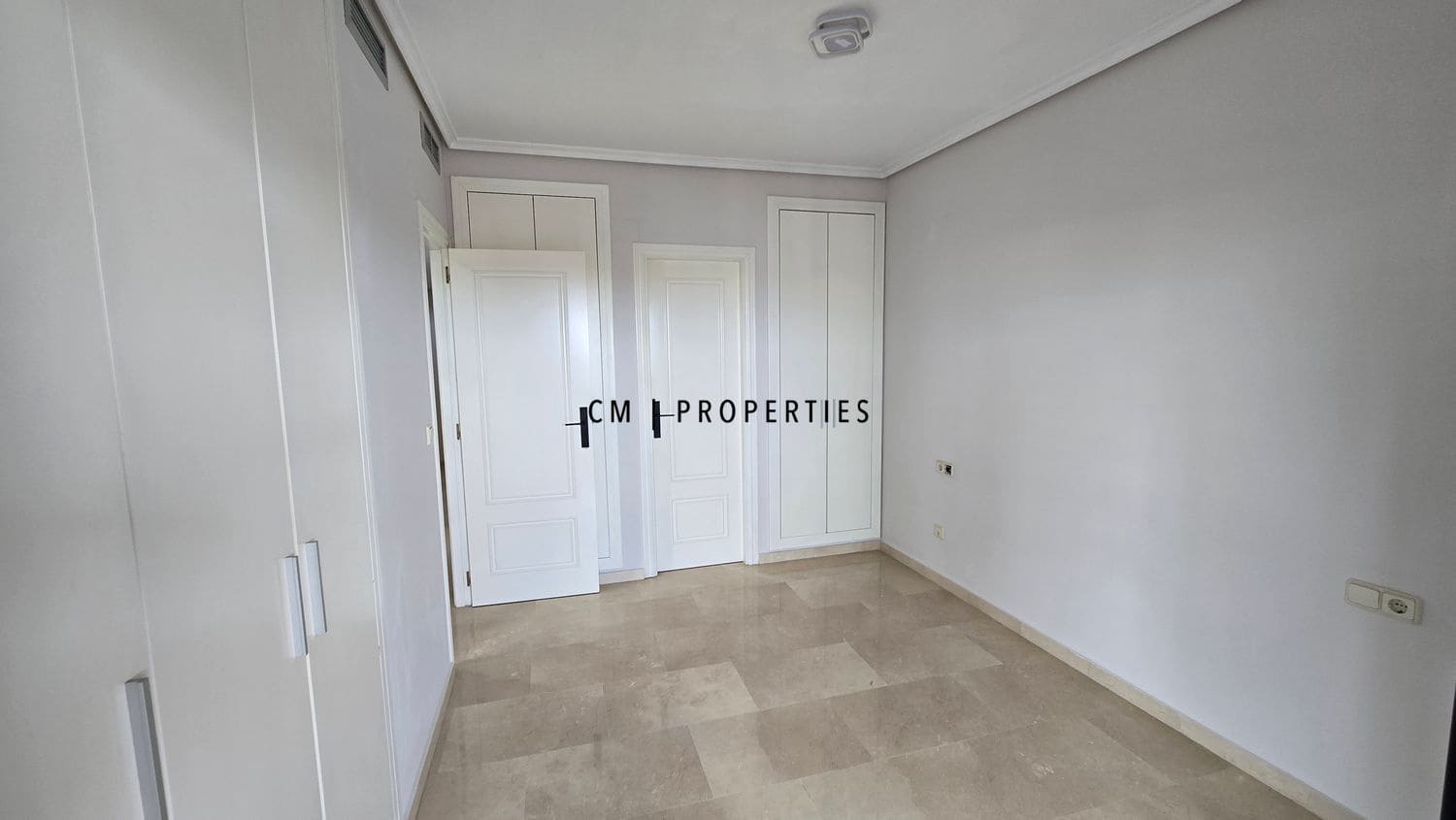 3 bedroom Flat for rent in Valencia city with pool garage - € 3,000 (Ref: 9720825)