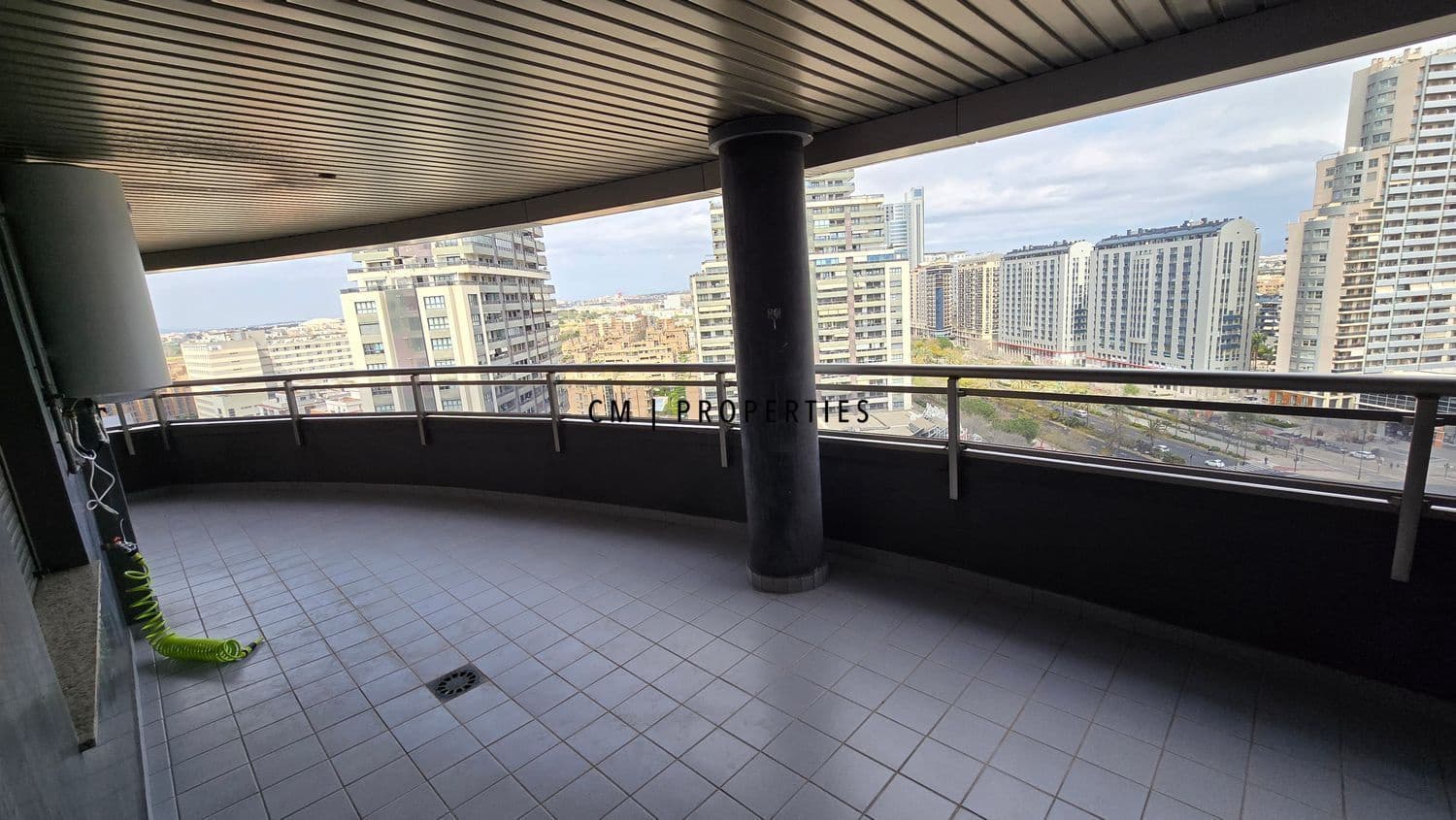 3 bedroom Flat for rent in Valencia city with pool garage - € 3,000 (Ref: 9720825)