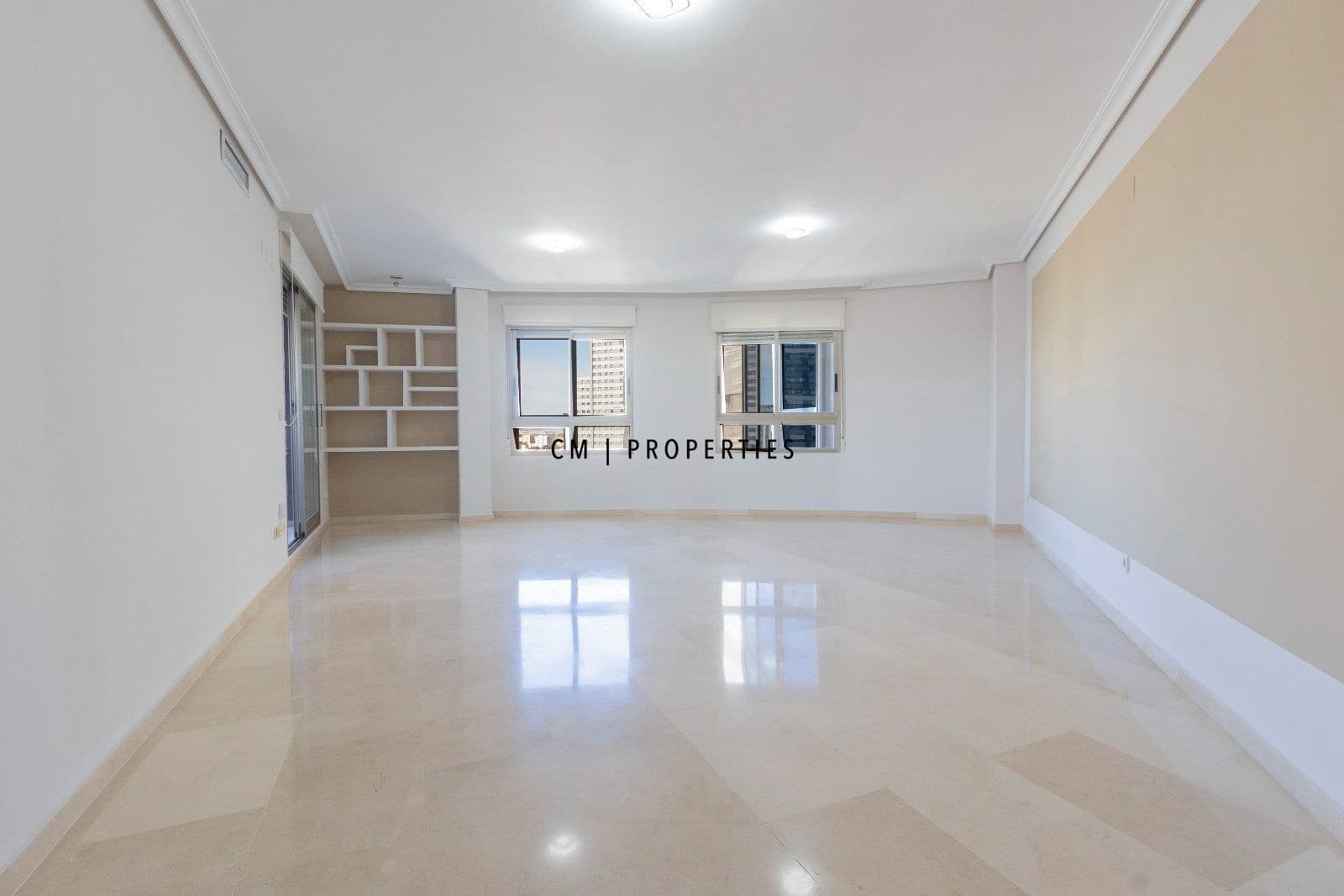 3 bedroom Flat for rent in Valencia city with pool garage - € 2,700 (Ref: 9720825)