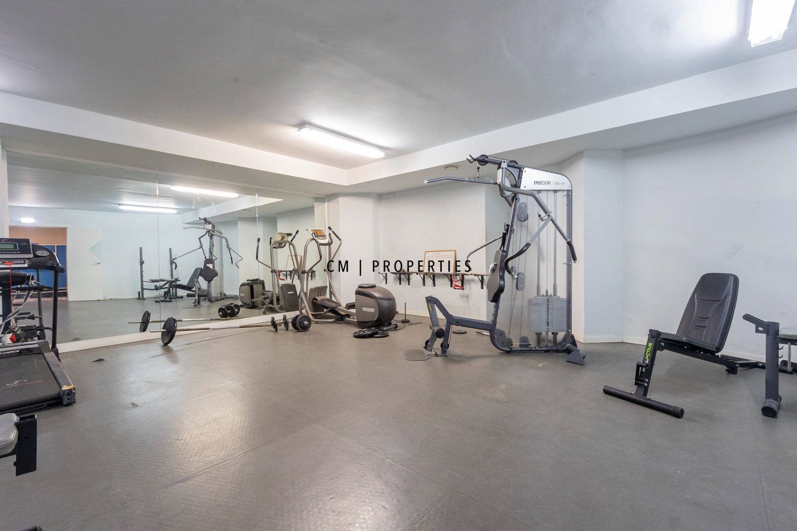 3 bedroom Flat for rent in Valencia city with pool garage - € 2,700 (Ref: 9720825)