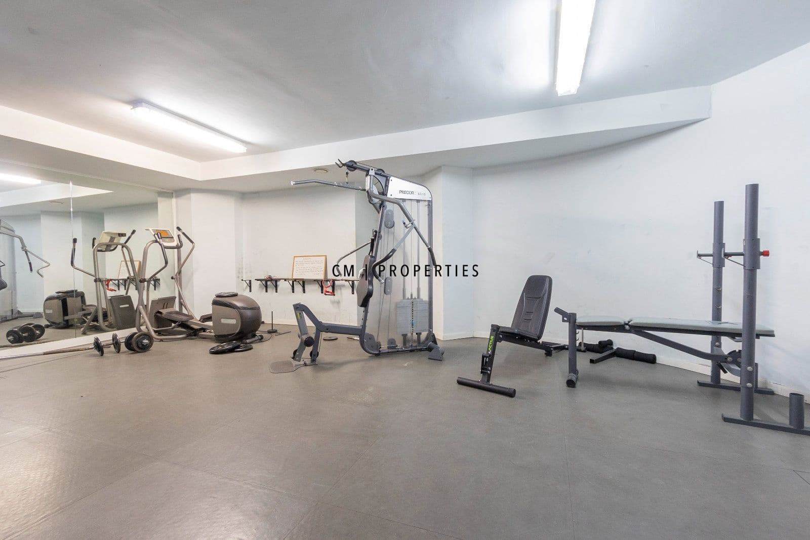 3 bedroom Flat for rent in Valencia city with pool garage - € 2,700 (Ref: 9720825)